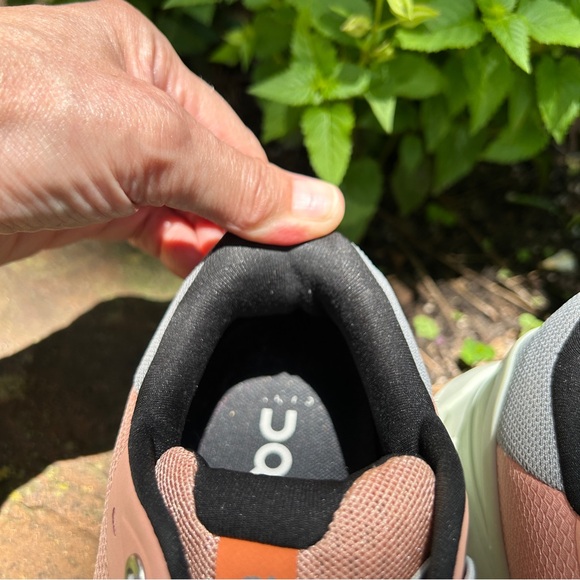 On Running Women's Cloudflyer 4 Coral White Athletic Shoes Sneakers SZ 9 E 40.5 - Picture 5 of 10